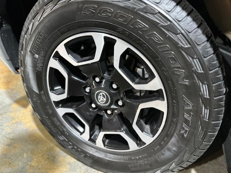 Toyota HILUX 2.8 D-4D TURBO DIESEL CHASSI 4X4 MANUAL 2023/2023 CARRO AUTOMARCAS CAXIAS DO SUL / Carros no Vale Toyota HILUX 2.8 D-4D TURBO DIESEL CHASSI 4X4 MANUAL 2023/2023 CARRO AUTOMARCAS CAXIAS DO SUL / Carros no Vale