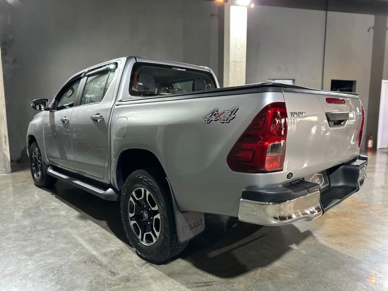 Toyota HILUX 2.8 D-4D TURBO DIESEL CHASSI 4X4 MANUAL 2023/2023 CARRO AUTOMARCAS CAXIAS DO SUL / Carros no Vale Toyota HILUX 2.8 D-4D TURBO DIESEL CHASSI 4X4 MANUAL 2023/2023 CARRO AUTOMARCAS CAXIAS DO SUL / Carros no Vale