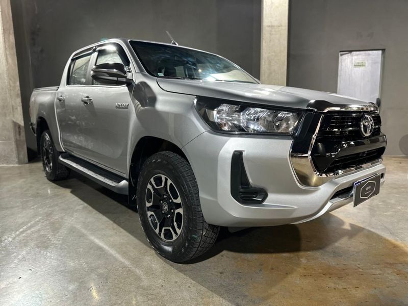 Toyota HILUX 2.8 D-4D TURBO DIESEL CHASSI 4X4 MANUAL 2023/2023 CARRO AUTOMARCAS CAXIAS DO SUL / Carros no Vale Toyota HILUX 2.8 D-4D TURBO DIESEL CHASSI 4X4 MANUAL 2023/2023 CARRO AUTOMARCAS CAXIAS DO SUL / Carros no Vale