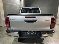 Toyota HILUX 2.8 D-4D TURBO DIESEL CHASSI 4X4 MANUAL 2023/2023 CARRO AUTOMARCAS CAXIAS DO SUL / Carros no Vale
