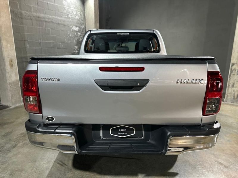 Toyota HILUX 2.8 D-4D TURBO DIESEL CHASSI 4X4 MANUAL 2023/2023 CARRO AUTOMARCAS CAXIAS DO SUL / Carros no Vale Toyota HILUX 2.8 D-4D TURBO DIESEL CHASSI 4X4 MANUAL 2023/2023 CARRO AUTOMARCAS CAXIAS DO SUL / Carros no Vale