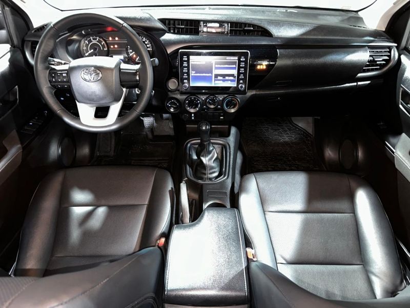 Toyota HILUX 2.8 D-4D TURBO DIESEL CHASSI 4X4 MANUAL 2023/2023 CARRO AUTOMARCAS CAXIAS DO SUL / Carros no Vale Toyota HILUX 2.8 D-4D TURBO DIESEL CHASSI 4X4 MANUAL 2023/2023 CARRO AUTOMARCAS CAXIAS DO SUL / Carros no Vale