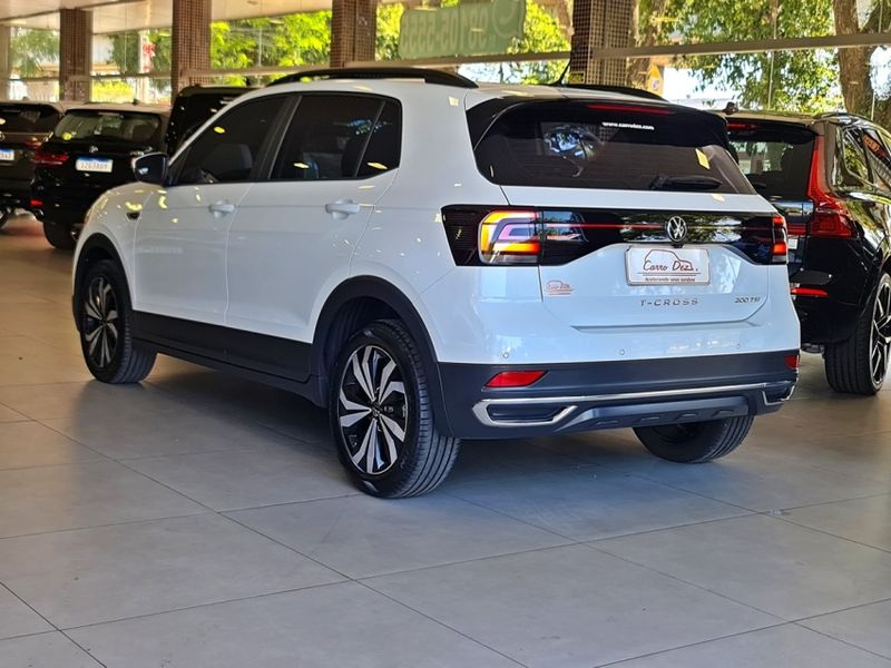 Volkswagen T-CROSS 1.0 200 TSI TOTAL FLEX COMFORTLINE AUTOMÁTICO 2022/2023 CARRO DEZ NOVO HAMBURGO / Carros no Vale
