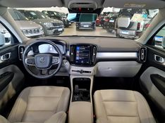 Volvo XC40 2.0 T4 GASOLINA MOMENTUM GEARTRONIC 2020/2020 CARRO DEZ NOVO HAMBURGO / Carros no Vale
