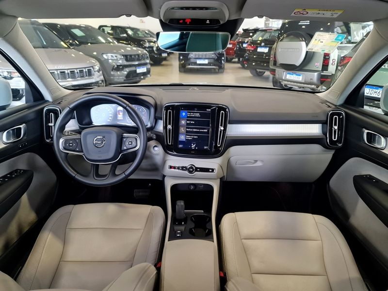 Volvo XC40 2.0 T4 GASOLINA MOMENTUM GEARTRONIC 2020/2020 CARRO DEZ NOVO HAMBURGO / Carros no Vale