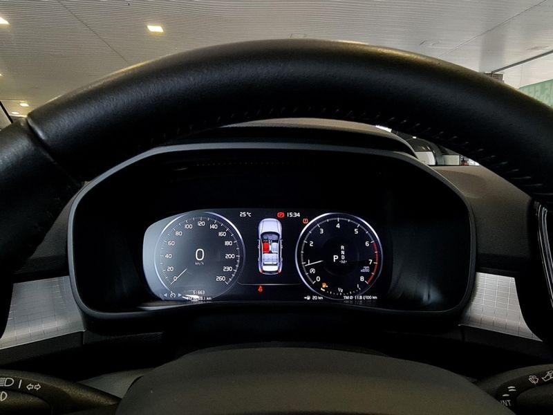 Volvo XC40 2.0 T4 GASOLINA MOMENTUM GEARTRONIC 2020/2020 CARRO DEZ NOVO HAMBURGO / Carros no Vale
