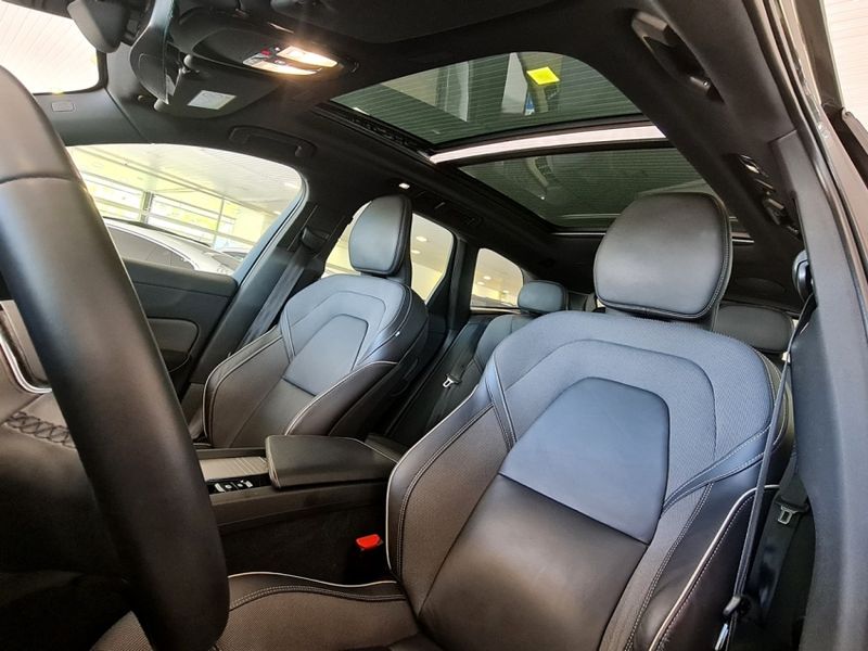 Volvo XC60 2.0 T8 RECHARGE R-DESIGN AWD GEARTRONIC 2022/2022 CARRO DEZ NOVO HAMBURGO / Carros no Vale Volvo XC60 2.0 T8 RECHARGE R-DESIGN AWD GEARTRONIC 2022/2022 CARRO DEZ NOVO HAMBURGO / Carros no Vale
