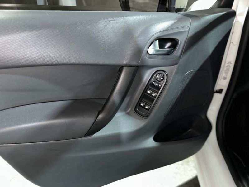 Citroen C3 1.2 PURE TECH FLEX TENDANCE MANUAL 2016/2017 CARRO AUTOMARCAS CAXIAS DO SUL / Carros no Vale