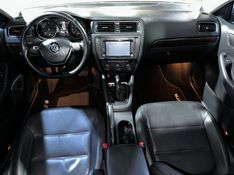 Volkswagen JETTA 2.0 COMFORTLINE FLEX 4P TIPTRONIC 2015/2015 CARRO AUTOMARCAS CAXIAS DO SUL / Carros no Vale