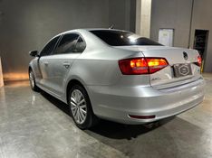 Volkswagen JETTA 2.0 COMFORTLINE FLEX 4P TIPTRONIC 2015/2015 CARRO AUTOMARCAS CAXIAS DO SUL / Carros no Vale