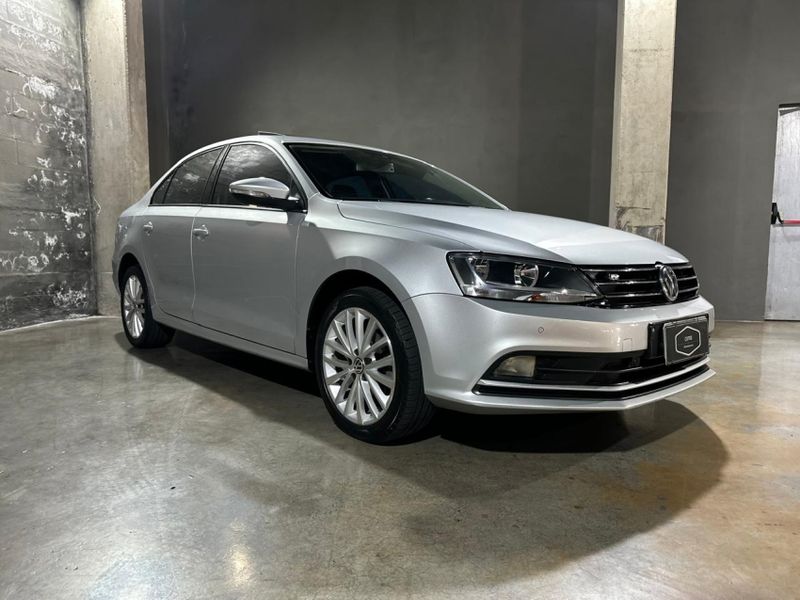 Volkswagen JETTA 2.0 COMFORTLINE FLEX 4P TIPTRONIC 2015/2015 CARRO AUTOMARCAS CAXIAS DO SUL / Carros no Vale Volkswagen JETTA 2.0 COMFORTLINE FLEX 4P TIPTRONIC 2015/2015 CARRO AUTOMARCAS CAXIAS DO SUL / Carros no Vale