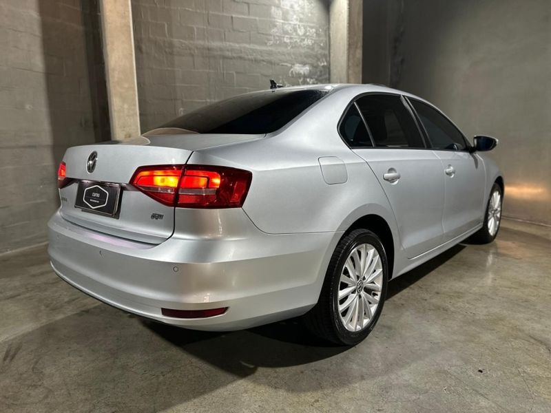 Volkswagen JETTA 2.0 COMFORTLINE FLEX 4P TIPTRONIC 2015/2015 CARRO AUTOMARCAS CAXIAS DO SUL / Carros no Vale Volkswagen JETTA 2.0 COMFORTLINE FLEX 4P TIPTRONIC 2015/2015 CARRO AUTOMARCAS CAXIAS DO SUL / Carros no Vale