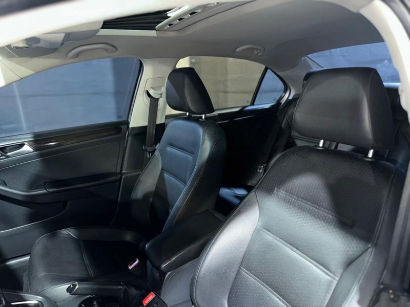 Volkswagen JETTA 2.0 COMFORTLINE FLEX 4P TIPTRONIC 2015/2015 CARRO AUTOMARCAS CAXIAS DO SUL / Carros no Vale Volkswagen JETTA 2.0 COMFORTLINE FLEX 4P TIPTRONIC 2015/2015 CARRO AUTOMARCAS CAXIAS DO SUL / Carros no Vale