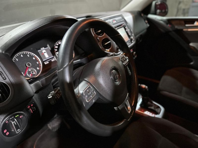 Volkswagen TIGUAN 2.0 TSI 16V TURBO GASOLINA 4P TIPTRONIC 2013/2014 CARRO AUTOMARCAS CAXIAS DO SUL / Carros no Vale Volkswagen TIGUAN 2.0 TSI 16V TURBO GASOLINA 4P TIPTRONIC 2013/2014 CARRO AUTOMARCAS CAXIAS DO SUL / Carros no Vale