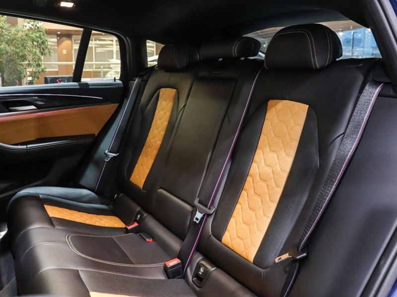 BMW X4 3.0 TWINPOWER GASOLINA M COMPETITION STEPTRONIC 2020/2020 VIA BELLA VEÍCULOS ESPECIAIS CAXIAS DO SUL / Carros no Vale