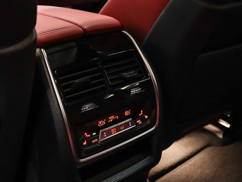 BMW X6 4.4 V8 BITURBO GASOLINA M COMPETITION AUTOMÁTICO 2023/2024 VIA BELLA VEÍCULOS ESPECIAIS CAXIAS DO SUL / Carros no Vale