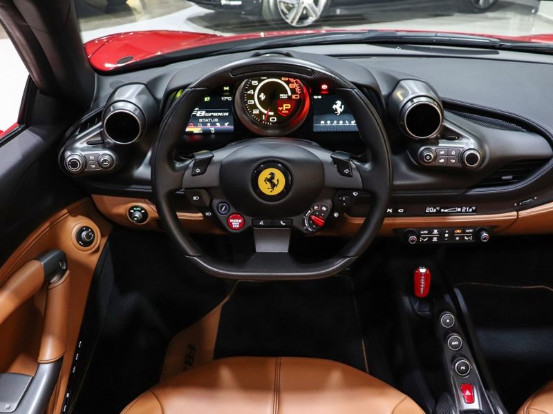 Ferrari F8 SPIDER 3.9 V8 TURBO GASOLINA F1-DCT 2020/2021 VIA BELLA VEÍCULOS ESPECIAIS CAXIAS DO SUL / Carros no Vale