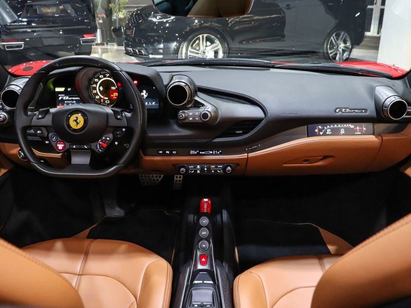Ferrari F8 SPIDER 3.9 V8 TURBO GASOLINA F1-DCT 2020/2021 VIA BELLA VEÍCULOS ESPECIAIS CAXIAS DO SUL / Carros no Vale