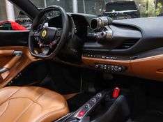 Ferrari F8 SPIDER 3.9 V8 TURBO GASOLINA F1-DCT 2020/2021 VIA BELLA VEÍCULOS ESPECIAIS CAXIAS DO SUL / Carros no Vale