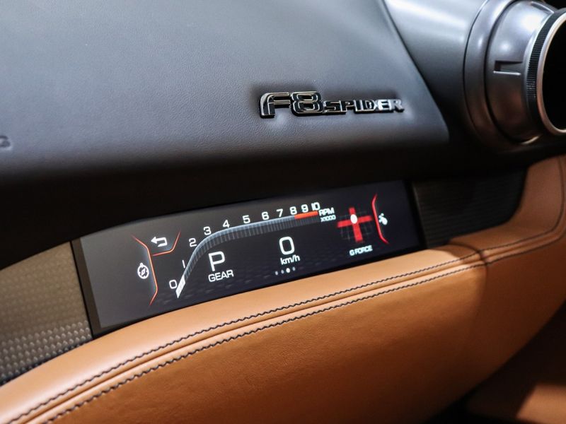 Ferrari F8 SPIDER 3.9 V8 TURBO GASOLINA F1-DCT 2020/2021 VIA BELLA VEÍCULOS ESPECIAIS CAXIAS DO SUL / Carros no Vale