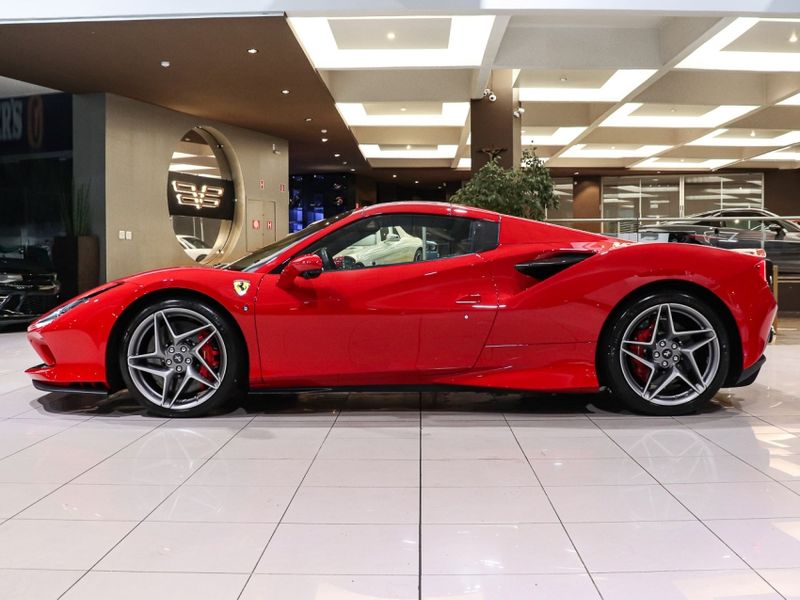 Ferrari F8 SPIDER 3.9 V8 TURBO GASOLINA F1-DCT 2020/2021 VIA BELLA VEÍCULOS ESPECIAIS CAXIAS DO SUL / Carros no Vale
