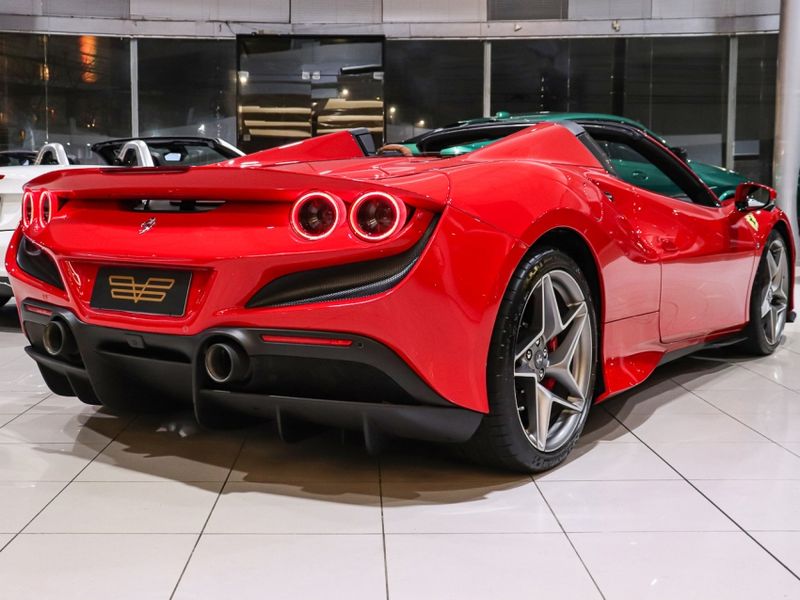 Ferrari F8 SPIDER 3.9 V8 TURBO GASOLINA F1-DCT 2020/2021 VIA BELLA VEÍCULOS ESPECIAIS CAXIAS DO SUL / Carros no Vale