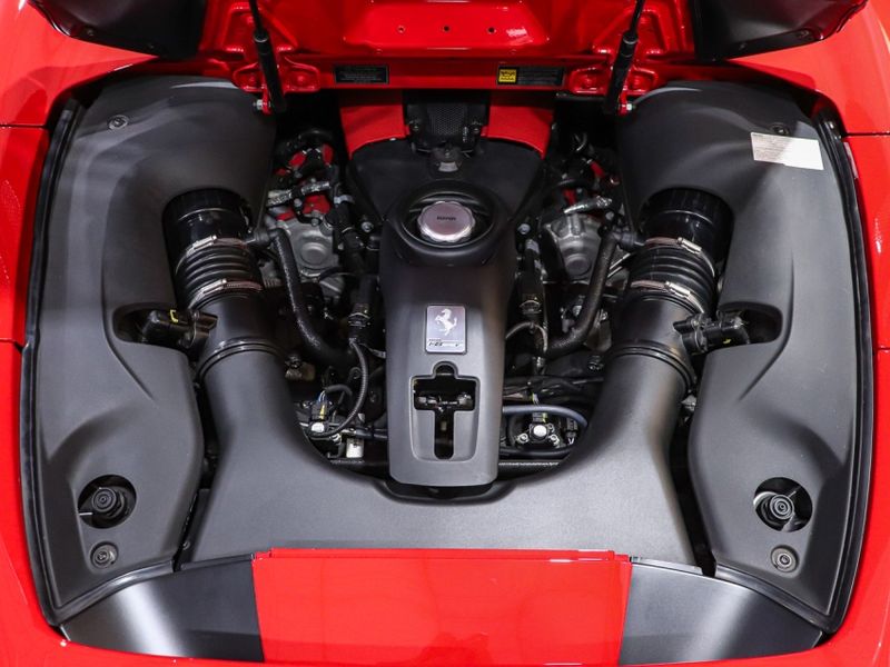 Ferrari F8 SPIDER 3.9 V8 TURBO GASOLINA F1-DCT 2020/2021 VIA BELLA VEÍCULOS ESPECIAIS CAXIAS DO SUL / Carros no Vale