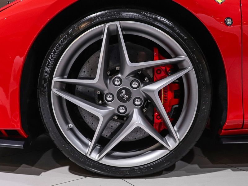 Ferrari F8 SPIDER 3.9 V8 TURBO GASOLINA F1-DCT 2020/2021 VIA BELLA VEÍCULOS ESPECIAIS CAXIAS DO SUL / Carros no Vale