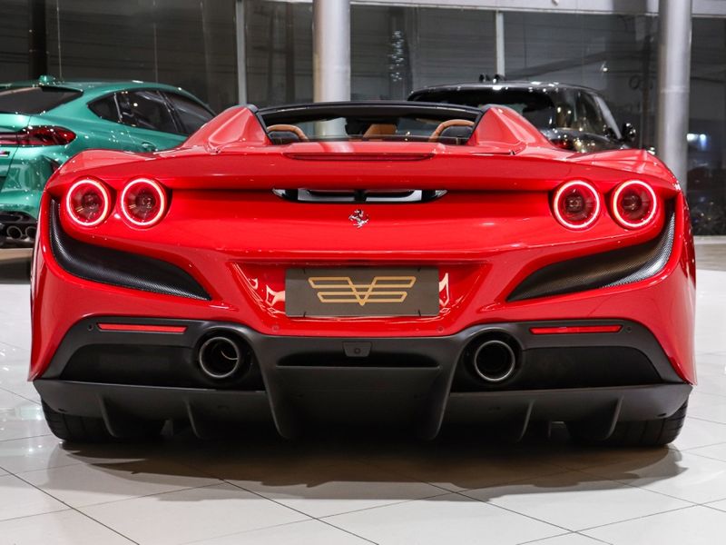 Ferrari F8 SPIDER 3.9 V8 TURBO GASOLINA F1-DCT 2020/2021 VIA BELLA VEÍCULOS ESPECIAIS CAXIAS DO SUL / Carros no Vale