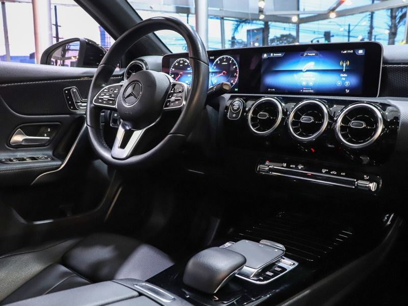 Mercedes-Benz A 250 2.0 CGI GASOLINA VISION 7G-DCT 2019/2020 VIA BELLA VEÍCULOS ESPECIAIS CAXIAS DO SUL / Carros no Vale