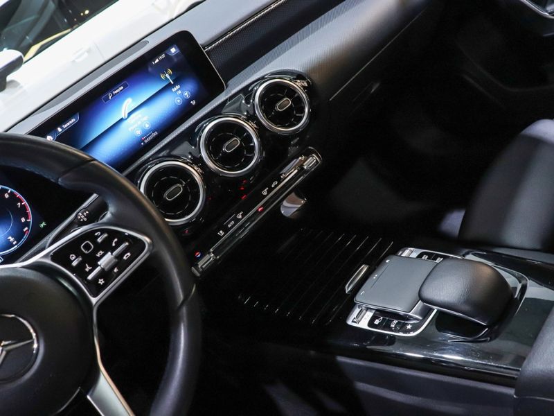 Mercedes-Benz A 250 2.0 CGI GASOLINA VISION 7G-DCT 2019/2020 VIA BELLA VEÍCULOS ESPECIAIS CAXIAS DO SUL / Carros no Vale