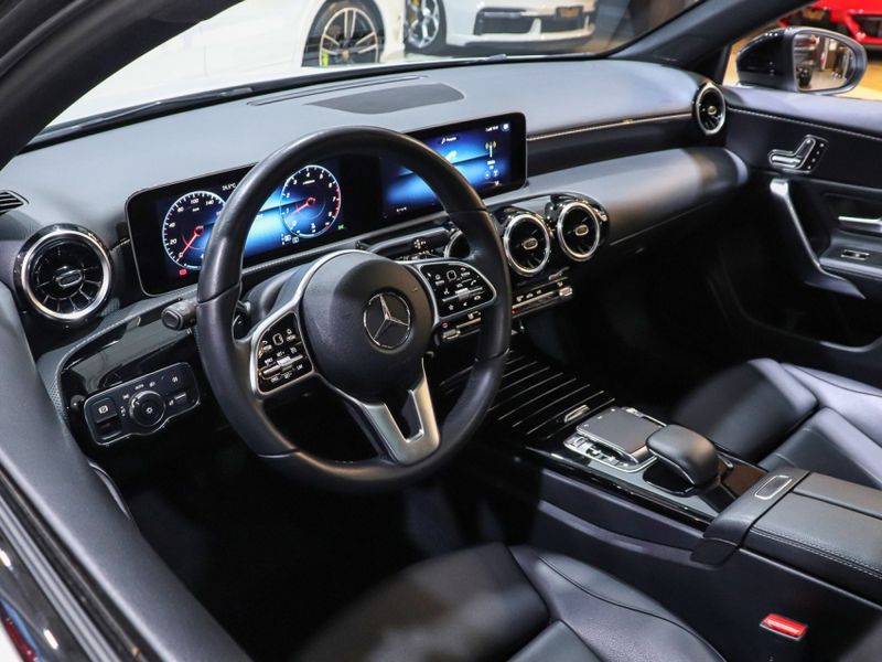 Mercedes-Benz A 250 2.0 CGI GASOLINA VISION 7G-DCT 2019/2020 VIA BELLA VEÍCULOS ESPECIAIS CAXIAS DO SUL / Carros no Vale