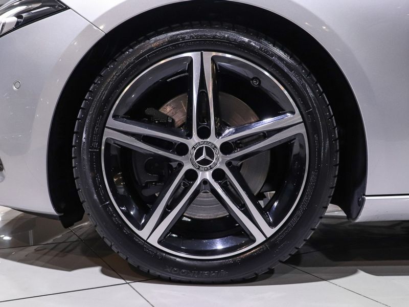 Mercedes-Benz A 250 2.0 CGI GASOLINA VISION 7G-DCT 2019/2020 VIA BELLA VEÍCULOS ESPECIAIS CAXIAS DO SUL / Carros no Vale