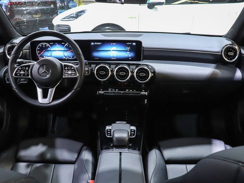 Mercedes-Benz A 250 2.0 CGI GASOLINA VISION 7G-DCT 2019/2020 VIA BELLA VEÍCULOS ESPECIAIS CAXIAS DO SUL / Carros no Vale