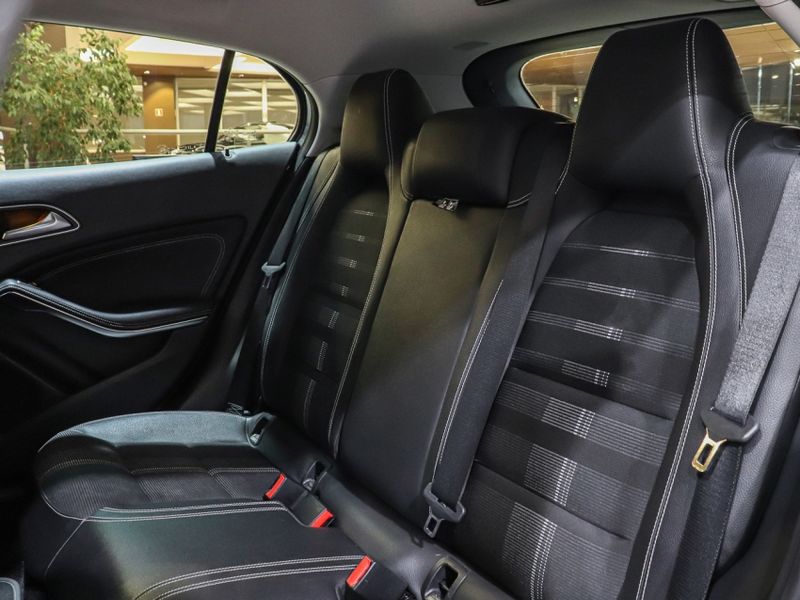 Mercedes-Benz GLA 200 1.6 CGI FLEX ADVANCE 7G-DCT 2017/2018 VIA BELLA VEÍCULOS ESPECIAIS CAXIAS DO SUL / Carros no Vale
