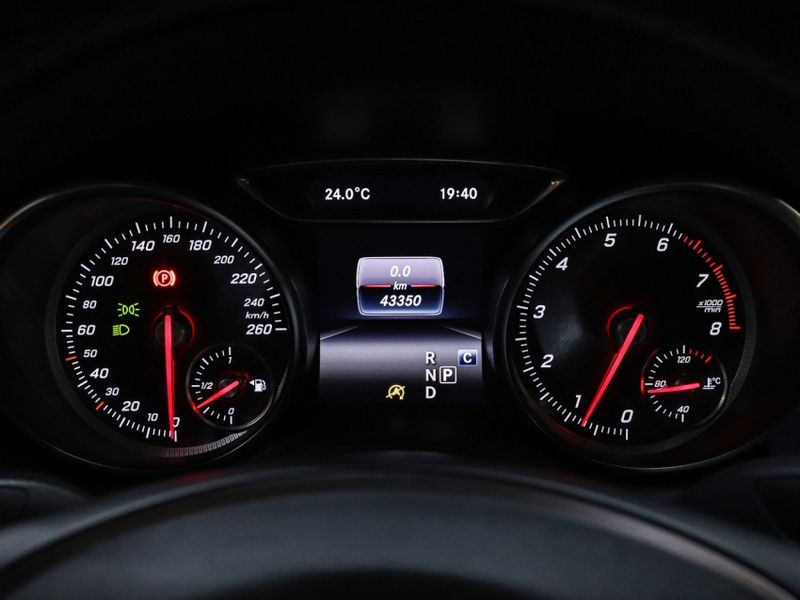 Mercedes-Benz GLA 200 1.6 CGI FLEX ADVANCE 7G-DCT 2017/2018 VIA BELLA VEÍCULOS ESPECIAIS CAXIAS DO SUL / Carros no Vale