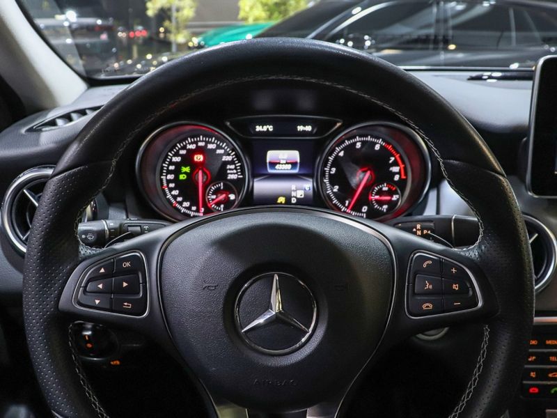 Mercedes-Benz GLA 200 1.6 CGI FLEX ADVANCE 7G-DCT 2017/2018 VIA BELLA VEÍCULOS ESPECIAIS CAXIAS DO SUL / Carros no Vale