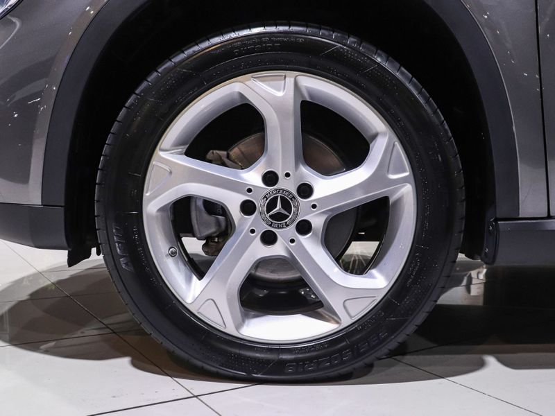 Mercedes-Benz GLA 200 1.6 CGI FLEX ADVANCE 7G-DCT 2017/2018 VIA BELLA VEÍCULOS ESPECIAIS CAXIAS DO SUL / Carros no Vale