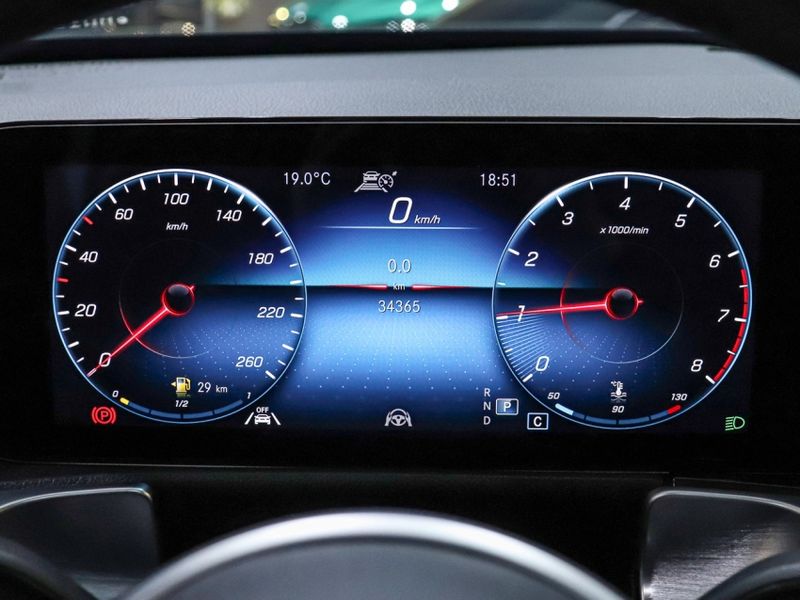 Mercedes-Benz GLB 200 1.3 CGI GASOLINA PROGRESSIVE 7G-DCT 2021/2021 VIA BELLA VEÍCULOS ESPECIAIS CAXIAS DO SUL / Carros no Vale
