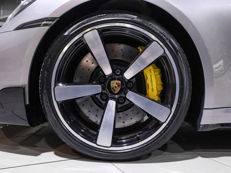 Porsche 911 3.8 24V H6 GASOLINA TURBO PDK 2021/2021 VIA BELLA VEÍCULOS ESPECIAIS CAXIAS DO SUL / Carros no Vale