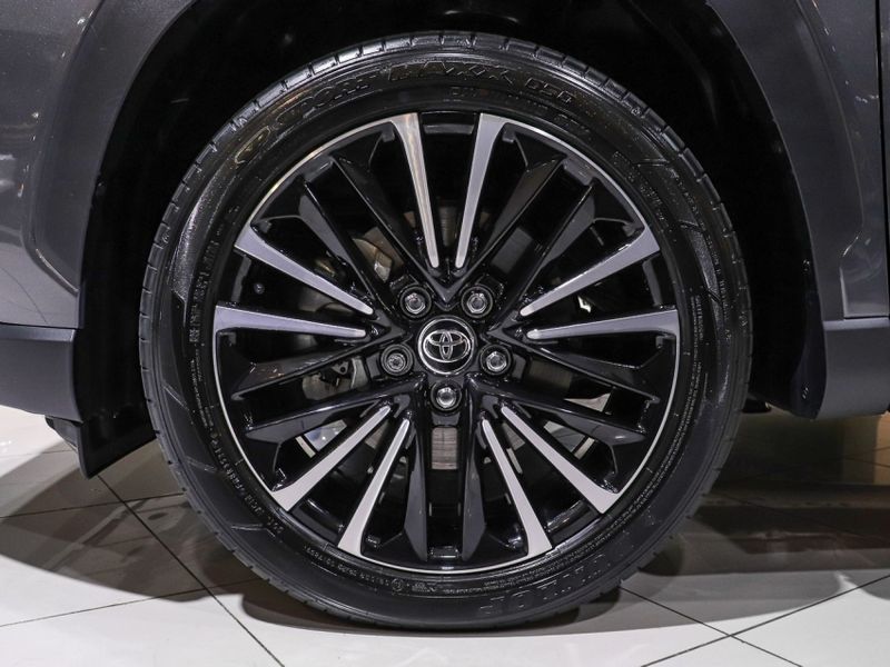 Toyota COROLLA CROSS 1.8 VVT-I HYBRID FLEX XRX CVT 2024/2025 VIA BELLA VEÍCULOS ESPECIAIS CAXIAS DO SUL / Carros no Vale