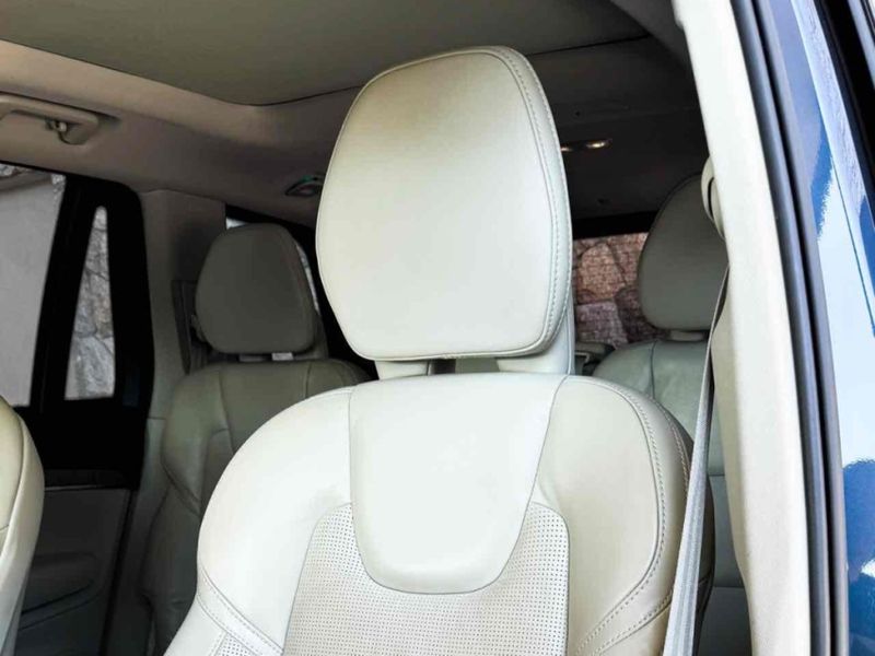 Volvo XC90 2.0 T8 RECHARGE ULTIMATE AWD GEARTRONIC 2022/2023 VIA BELLA VEÍCULOS ESPECIAIS CAXIAS DO SUL / Carros no Vale