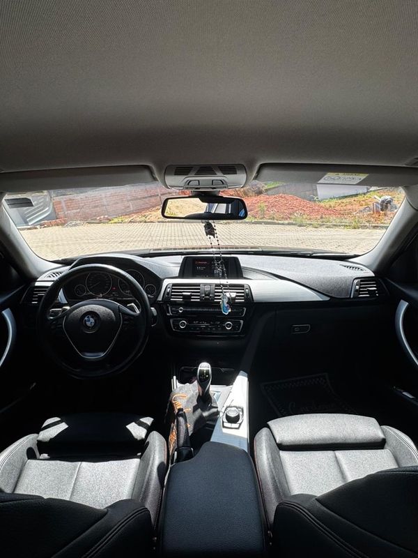 Bmw 320ia 2.0 Tb M Sport Activeflex 16v 2018/2018 COVEL VEICULOS ENCANTADO / Carros no Vale
