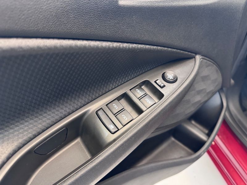 Chevrolet Onix Hatch Ltz 1.0 12v Tb 2022/2023 COVEL VEICULOS ENCANTADO / Carros no Vale Chevrolet Onix Hatch Ltz 1.0 12v Tb 2022/2023 COVEL VEICULOS ENCANTADO / Carros no Vale