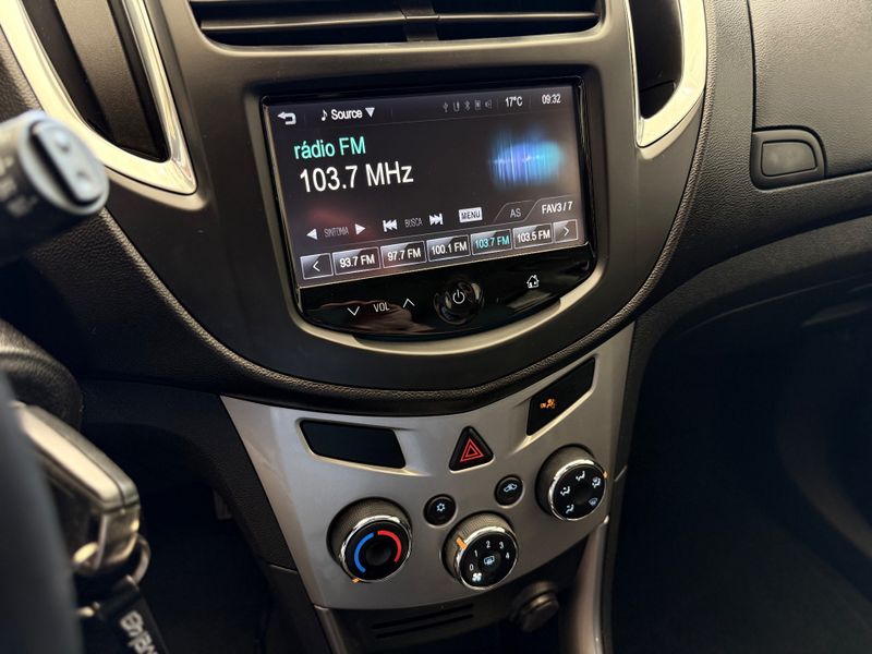 Chevrolet Tracker 1.8 Mpfi Ltz 4×2 16v 2015/2015 COVEL VEICULOS ENCANTADO / Carros no Vale