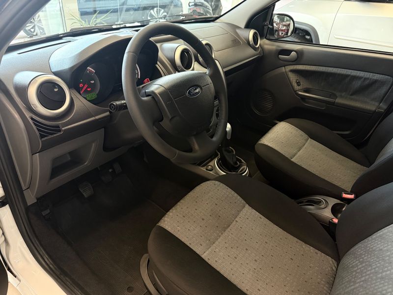 Ford Fiesta Sedan1.6flex 2012/2012 COVEL VEICULOS ENCANTADO / Carros no Vale