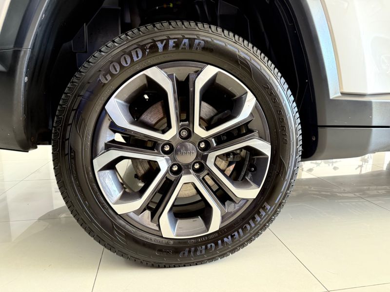 Jeep Commander Limited Td380 4×4 Turbo 2022/2022 COVEL VEICULOS ENCANTADO / Carros no Vale