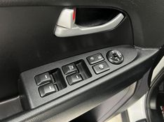 Kia Sportage 2.0 Lx 4×2 16v 2014/2015 COVEL VEICULOS ENCANTADO / Carros no Vale