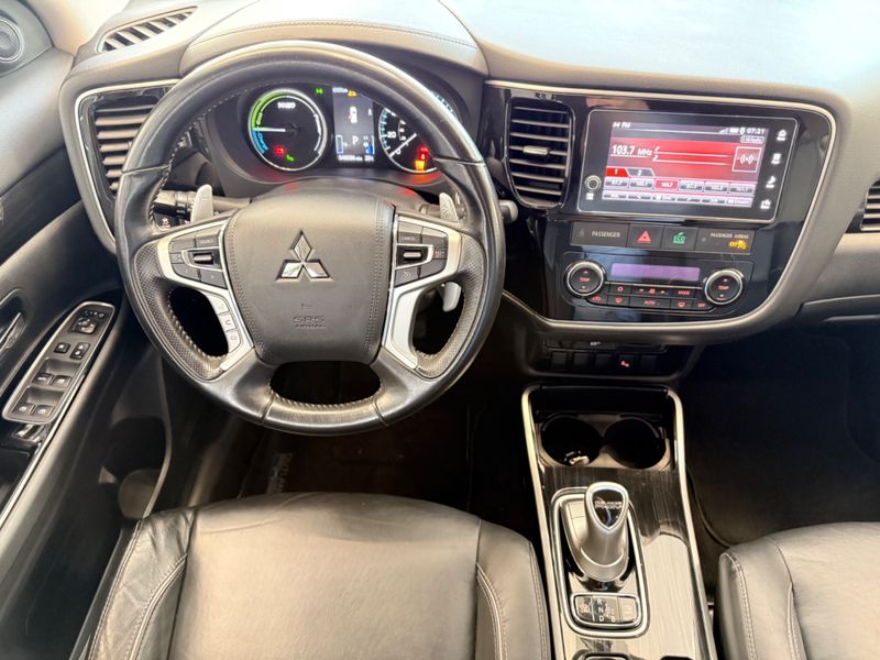 Mitsubishi Outlander Phev Hybrid 2.0 16v 4×4 2017/2018 COVEL VEICULOS ENCANTADO / Carros no Vale
