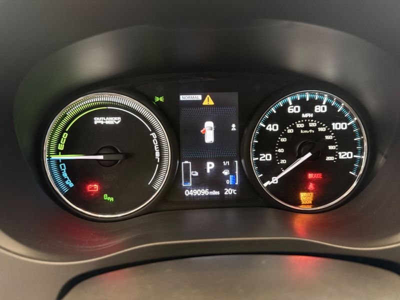 Mitsubishi Outlander Phev Hybrid 2.0 16v 4×4 2017/2018 COVEL VEICULOS ENCANTADO / Carros no Vale